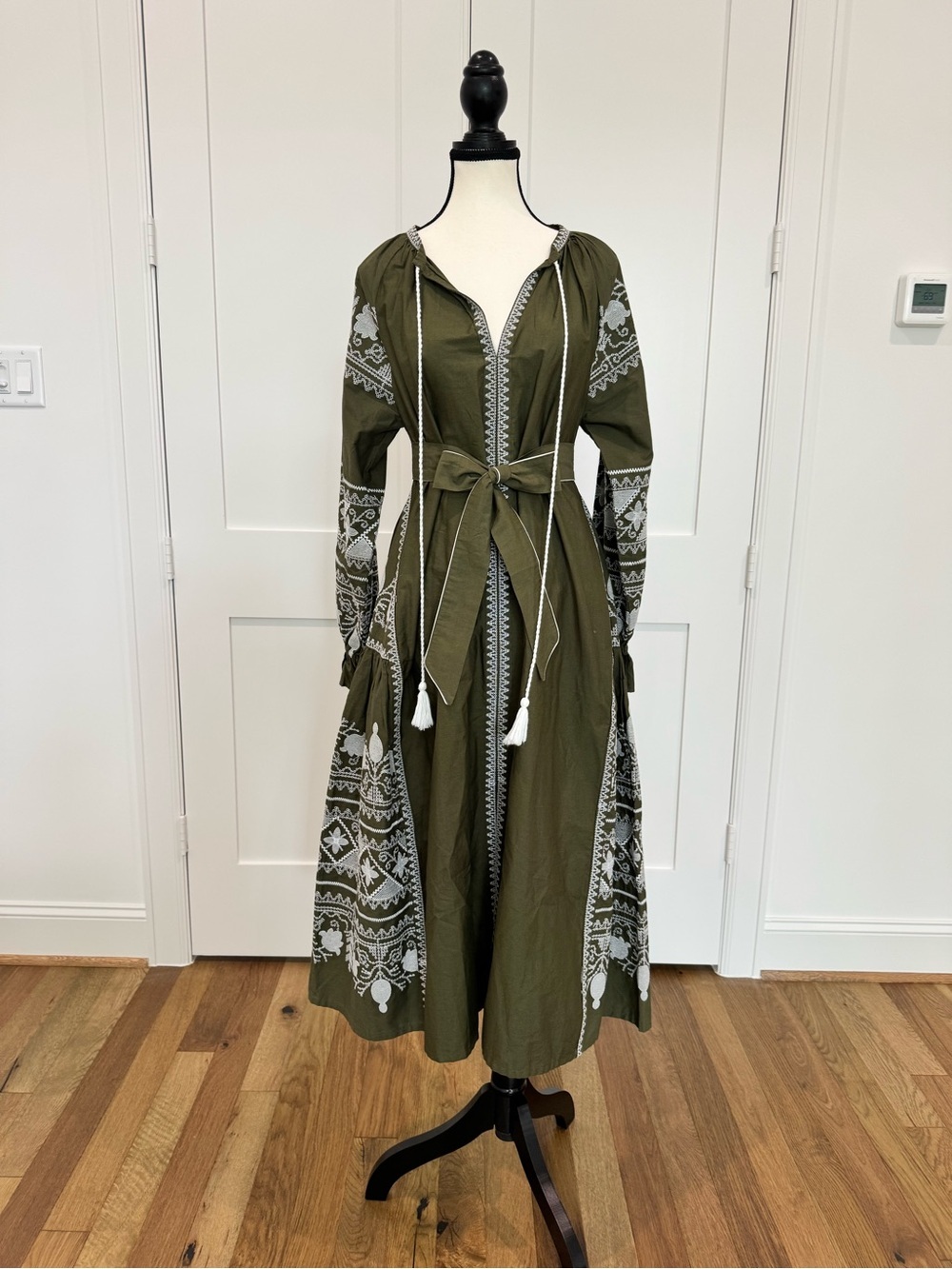 🌿✨ Julia Amory Embroidered Caftan Dress | Size Medium | Olive Green & White ✨🌿